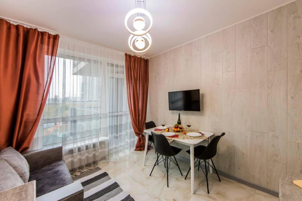 Новые Светлые Апартаменты Метро Славутич Kiev Buitenkant foto