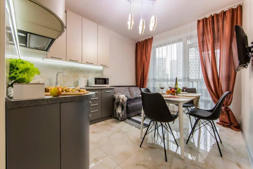 Новые Светлые Апартаменты Метро Славутич Kiev Buitenkant foto